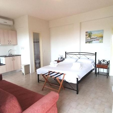 Orizontas Studios & Apartments สโวโรนาตา ภายนอก รูปภาพ
